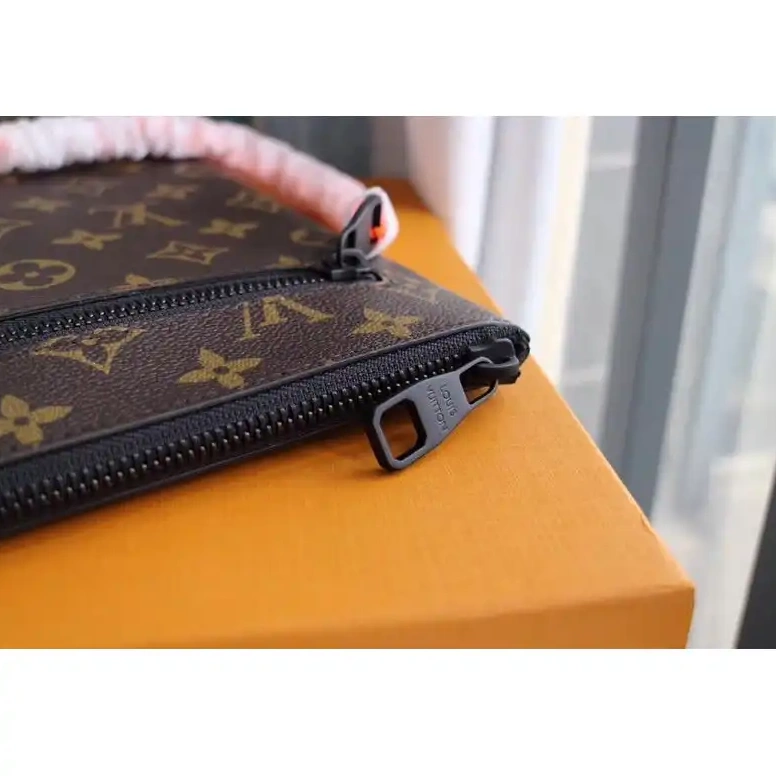 Official Brother Sam LV 19T1L0029 Bags 0604